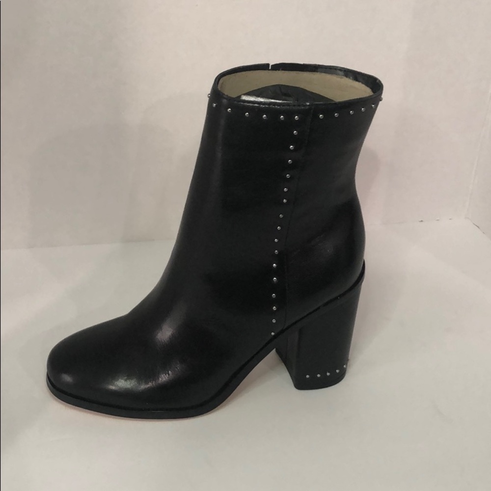 Marc Fisher Woens Piazza Ankle Boot size 5.5